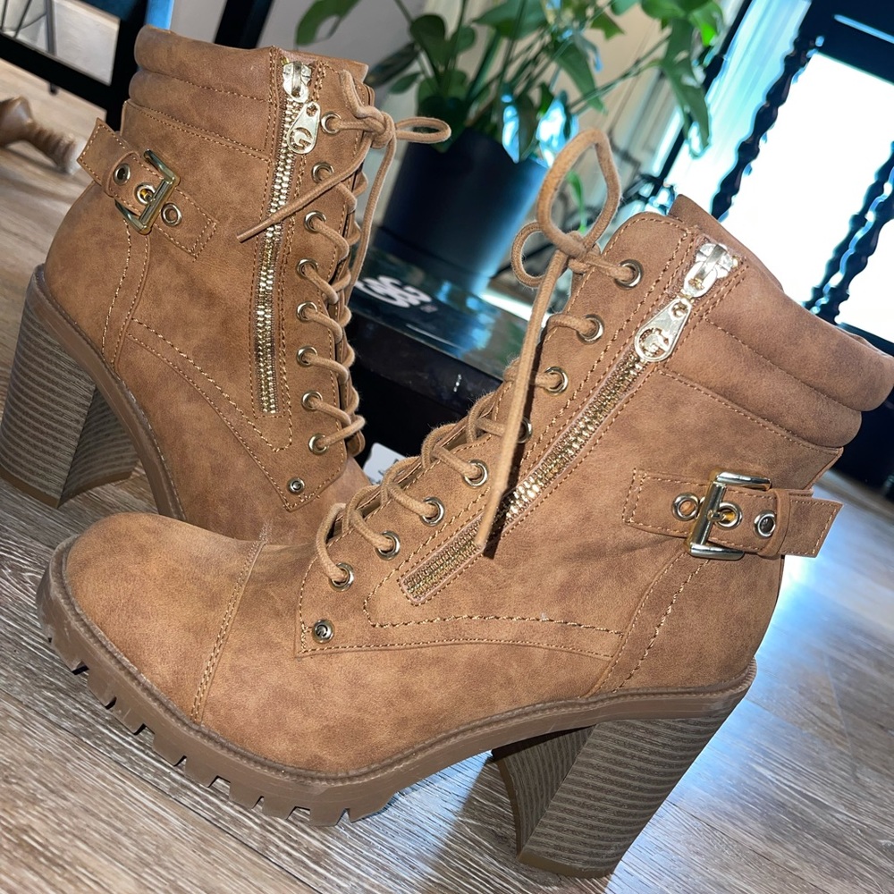 Guess boots
